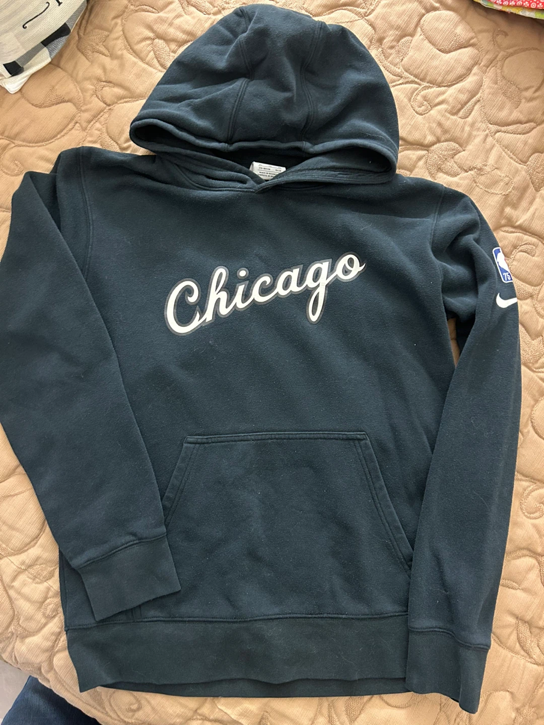 Nike NBA Chicago Bulls Pullover Hoodie - Youth XL - photo 3