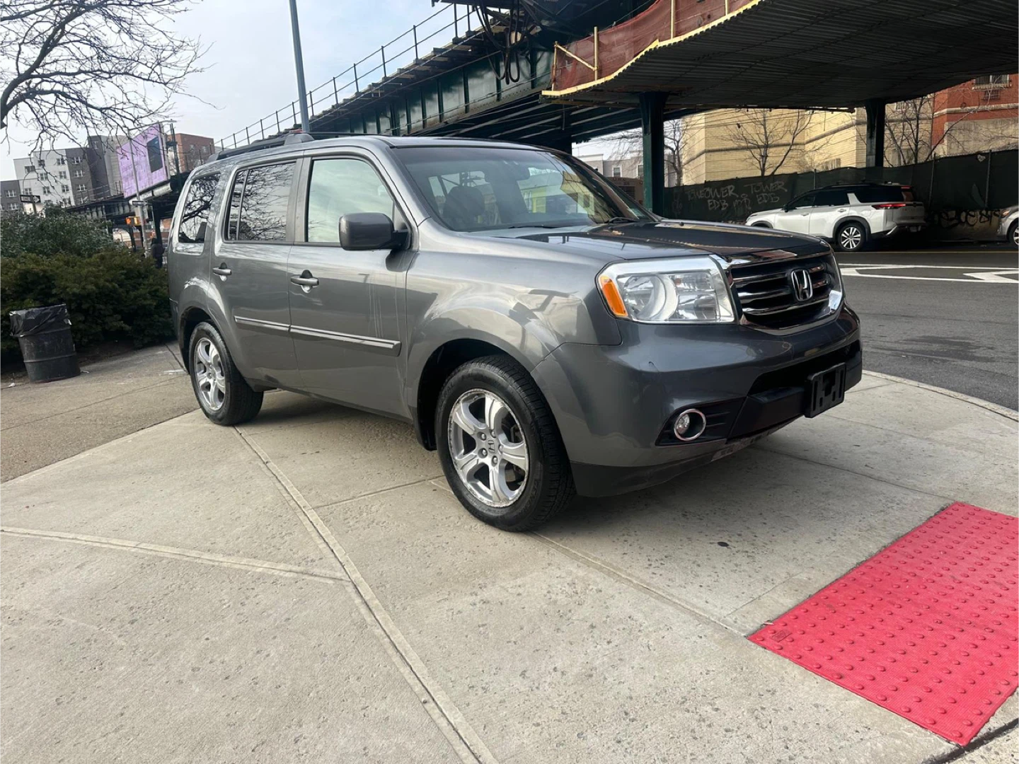 Used Gray Honda Pilot SUV - photo 2