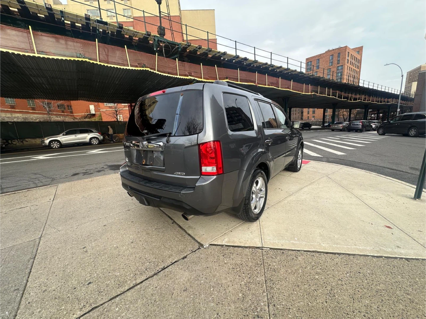 Used Gray Honda Pilot SUV - photo 3