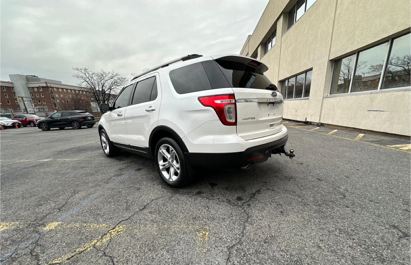 Ford Explorer Limited SUV - White 2011 - photo 4