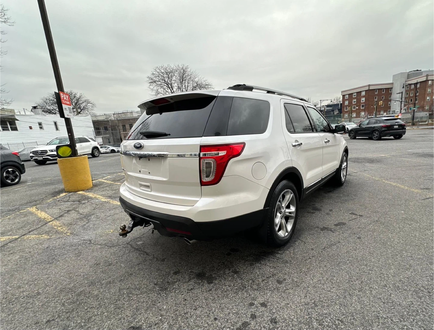 Ford Explorer Limited SUV - White 2011 - photo 3