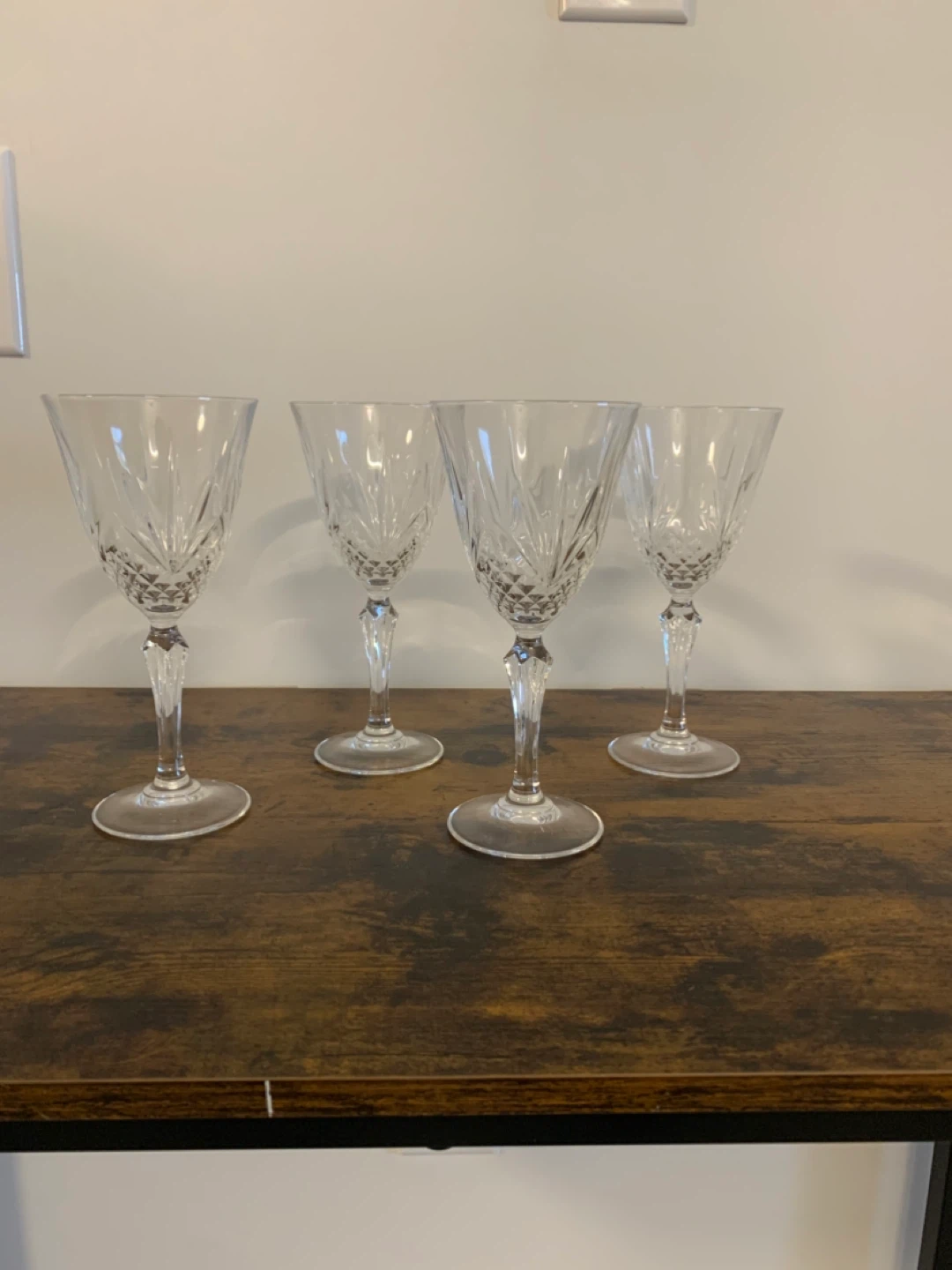 Wine Charms & Crystal Wine Glasses