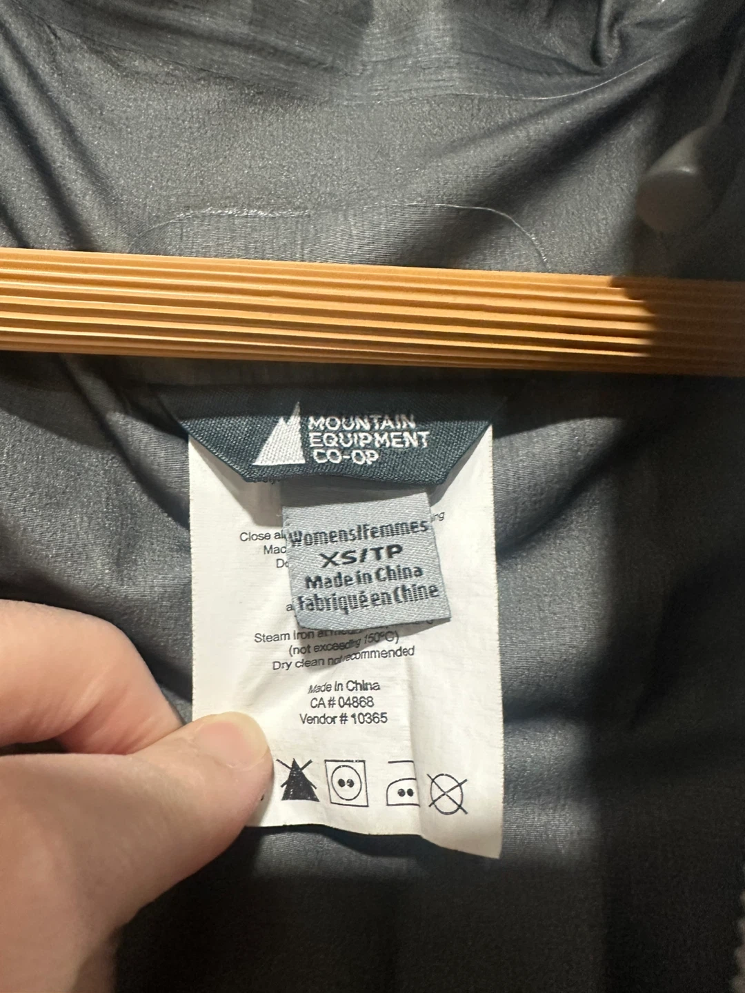 Mountain Equipment Co-op (MEC) Gore-Tex Jacket XS - photo 2