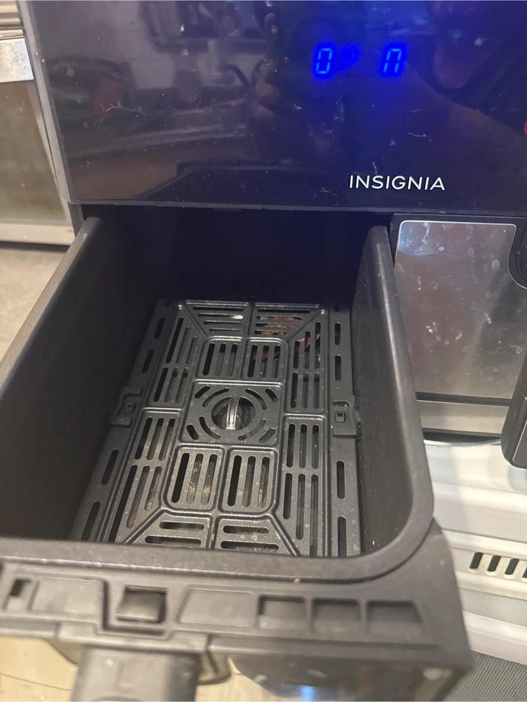 Insignia Dual Basket Air Fryer - photo 3