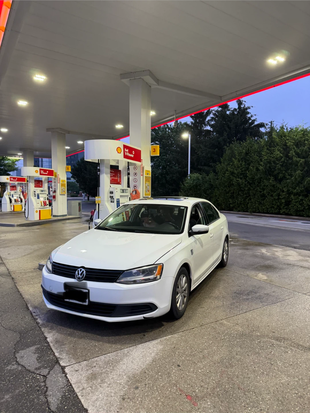 White Volkswagen Jetta