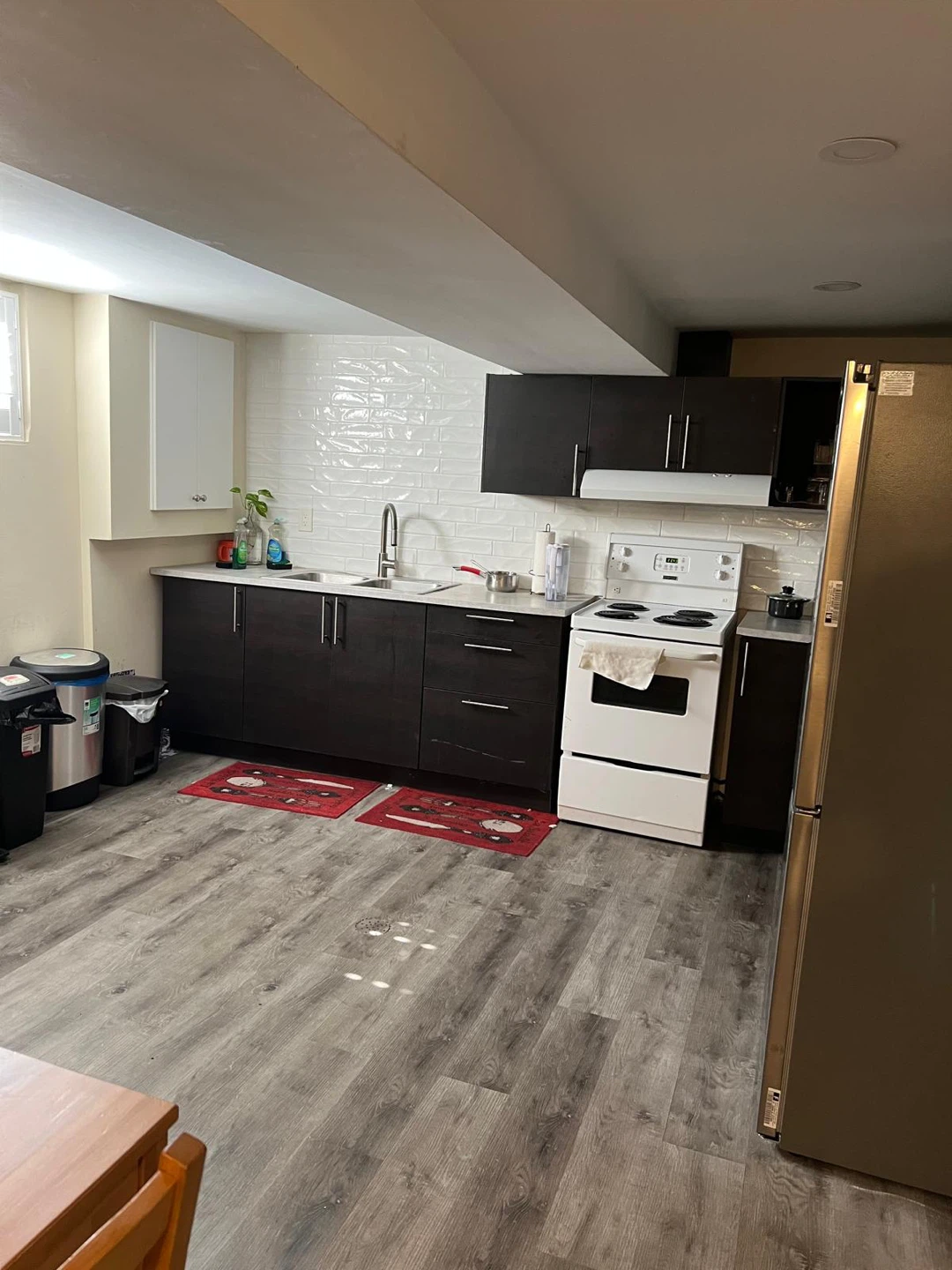Room for rent in basement apartment - photo 4