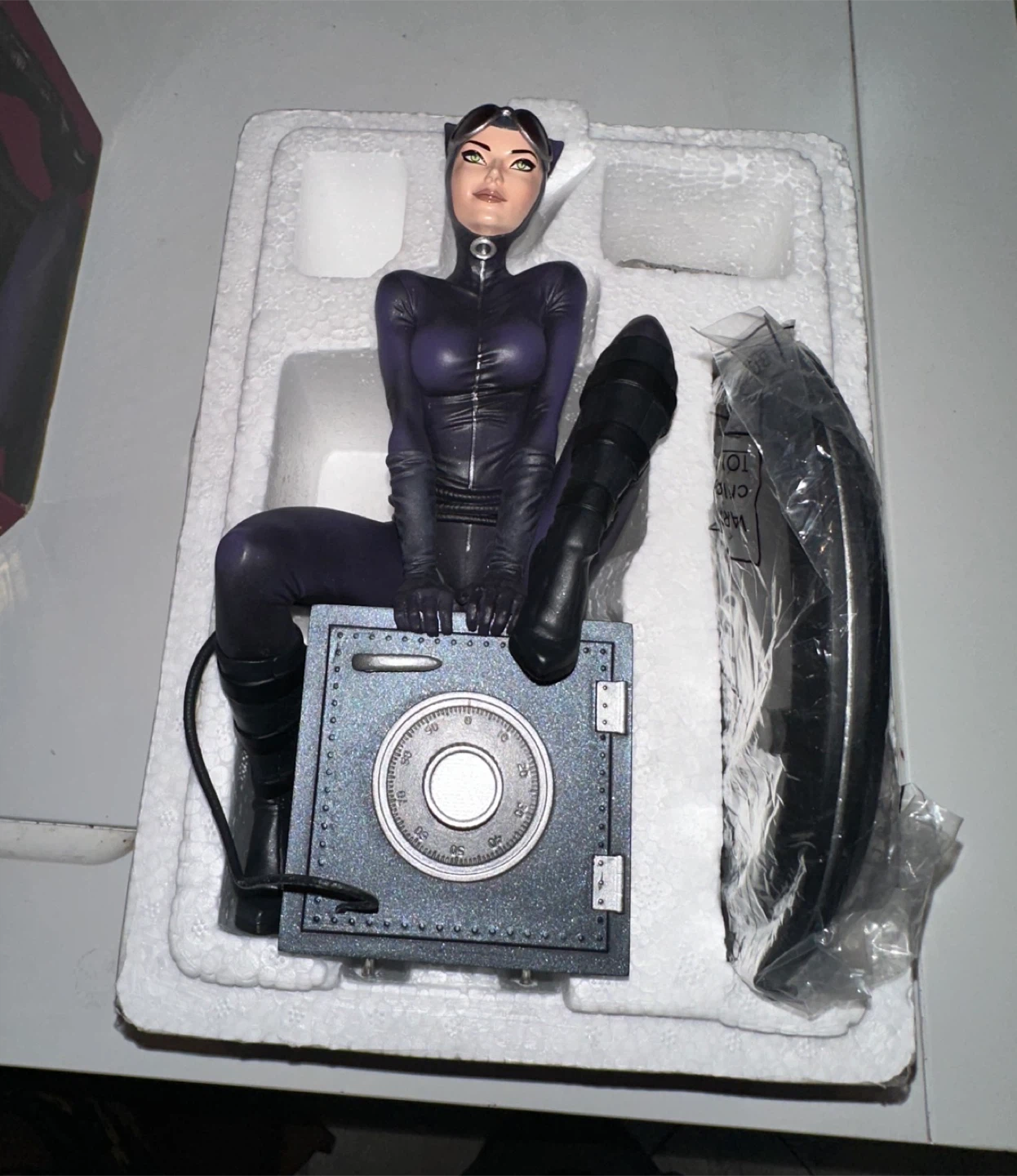 DC Collectibles Cover Girls Catwoman Statue Joëlle Jones - photo 2