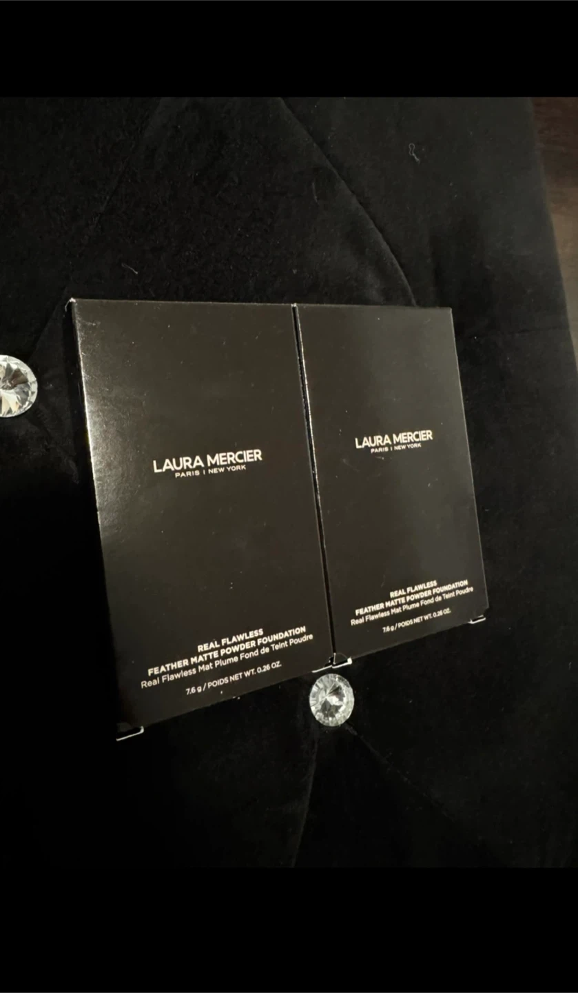 Laura Mercier Real Flawless Feather Matte Powder Foundation - photo 2