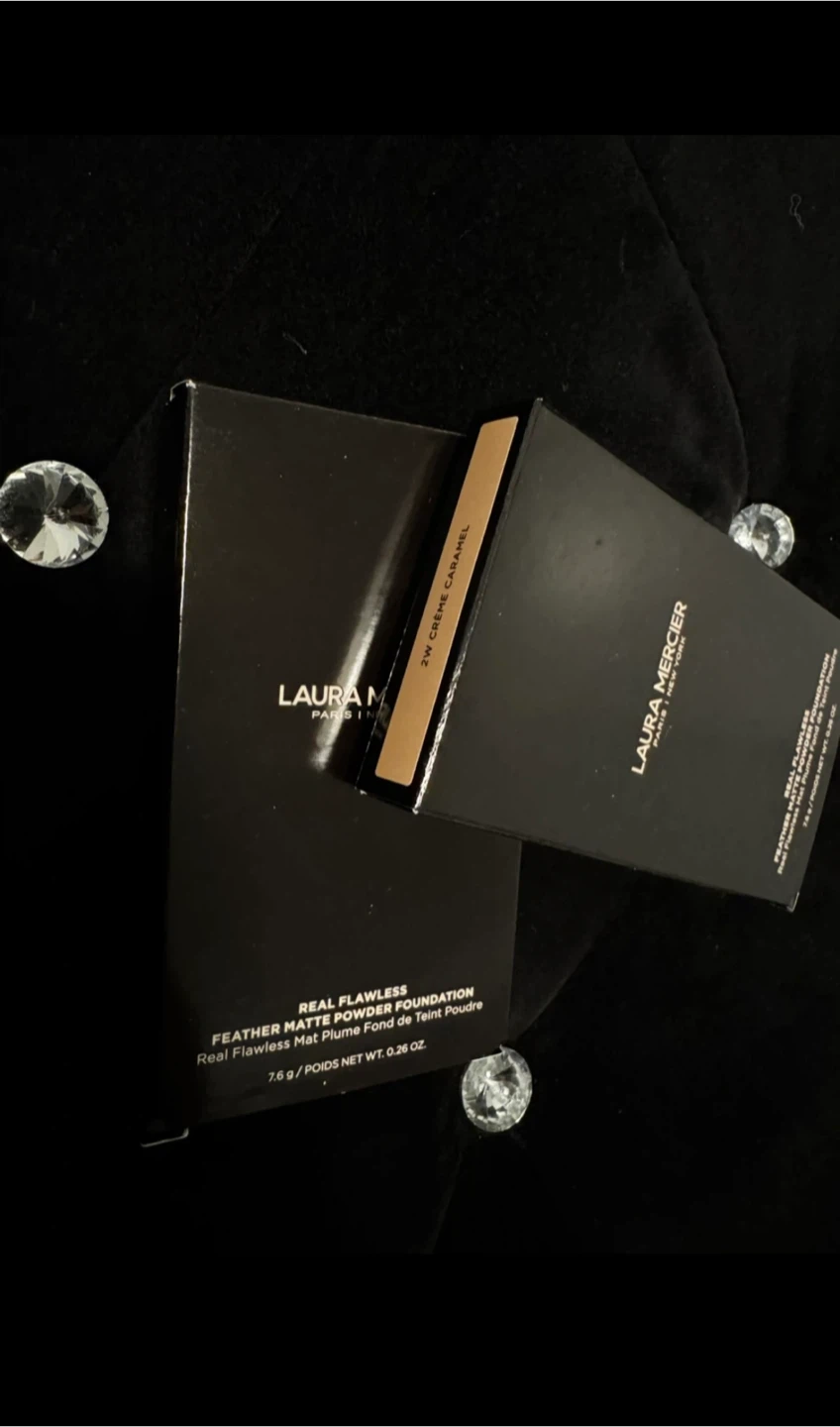 Laura Mercier Real Flawless Feather Matte Powder Foundation