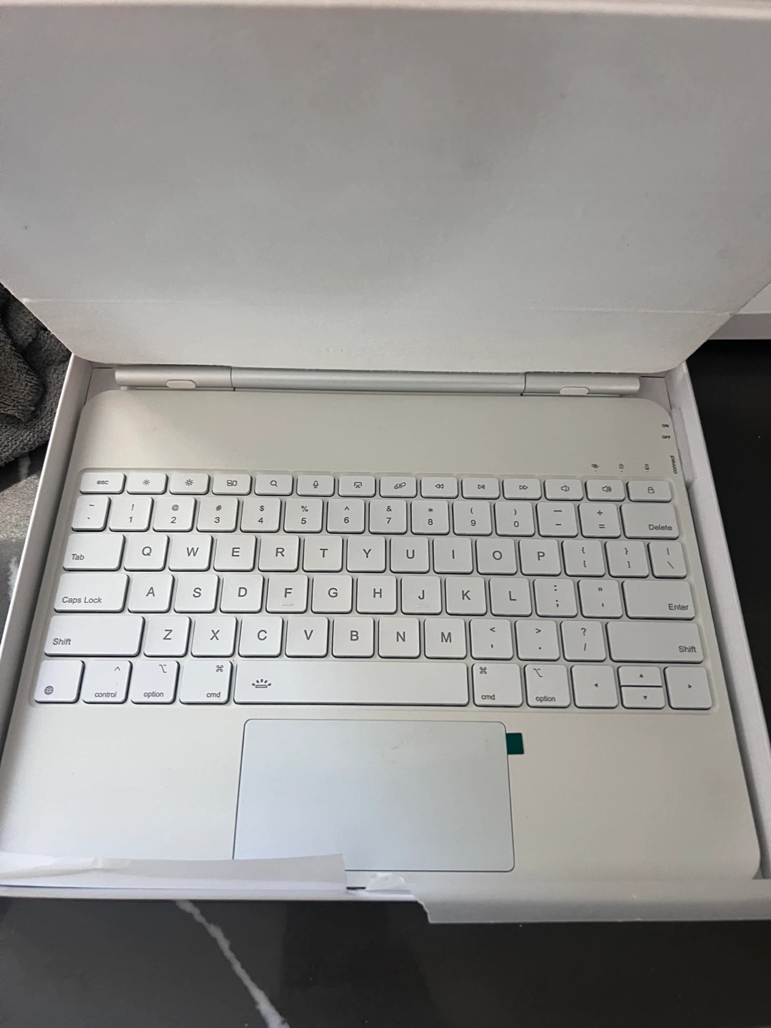 New Apple Magic Keyboard with Trackpad - White - photo 2