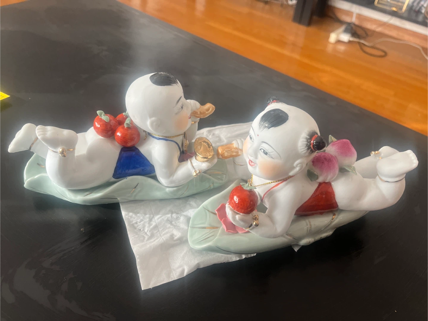 Pair of Vintage Chinese Baby Figurines - photo 2