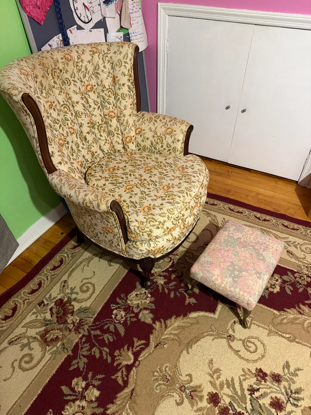 Vintage Floral Armchair with Ottoman - photo 3