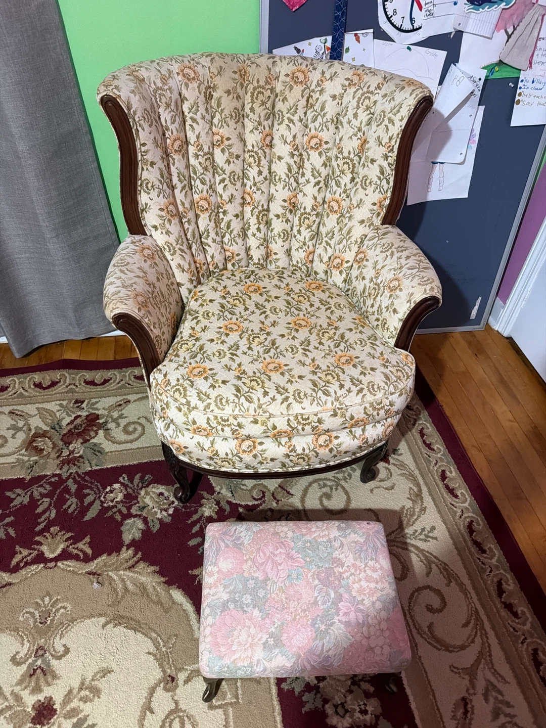 Vintage Floral Armchair with Ottoman - photo 2