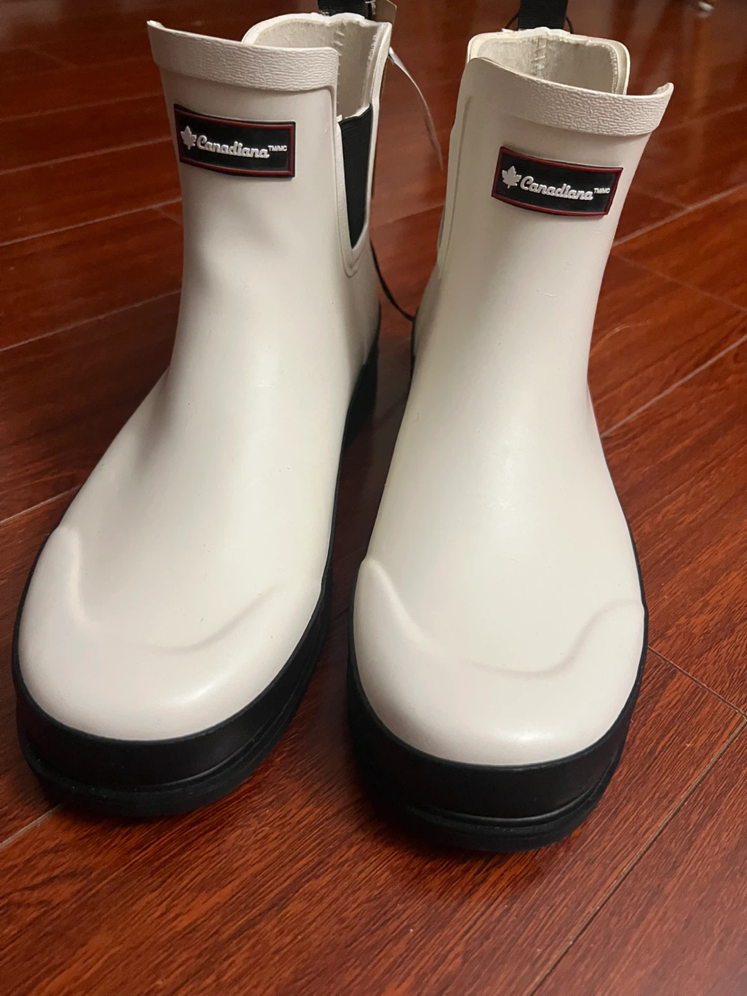 Canadiana White Chelsea Boots, Size 10