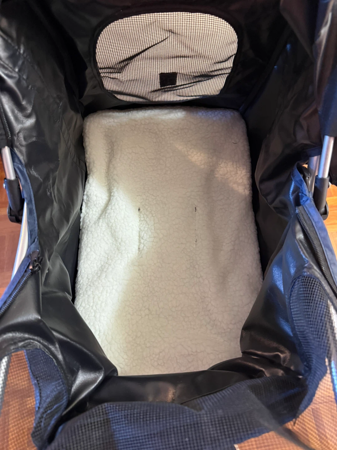 Black Pet Stroller - Easy Fold & Storage (Like New) - photo 4