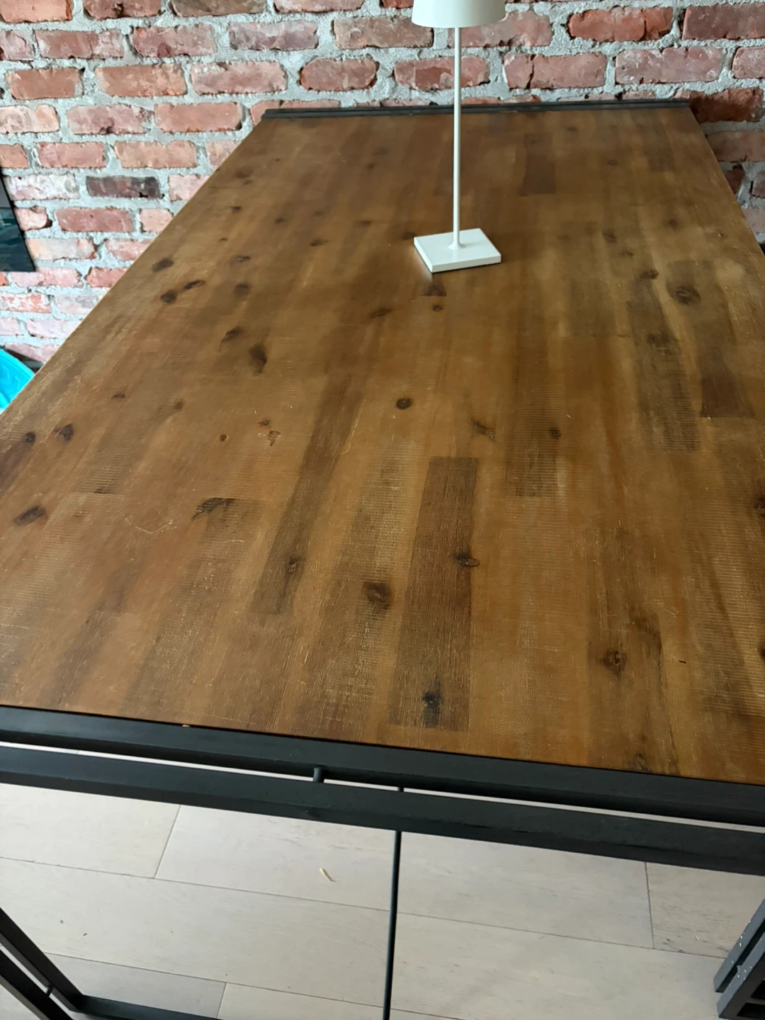 Moes New York style table and bench - photo 2