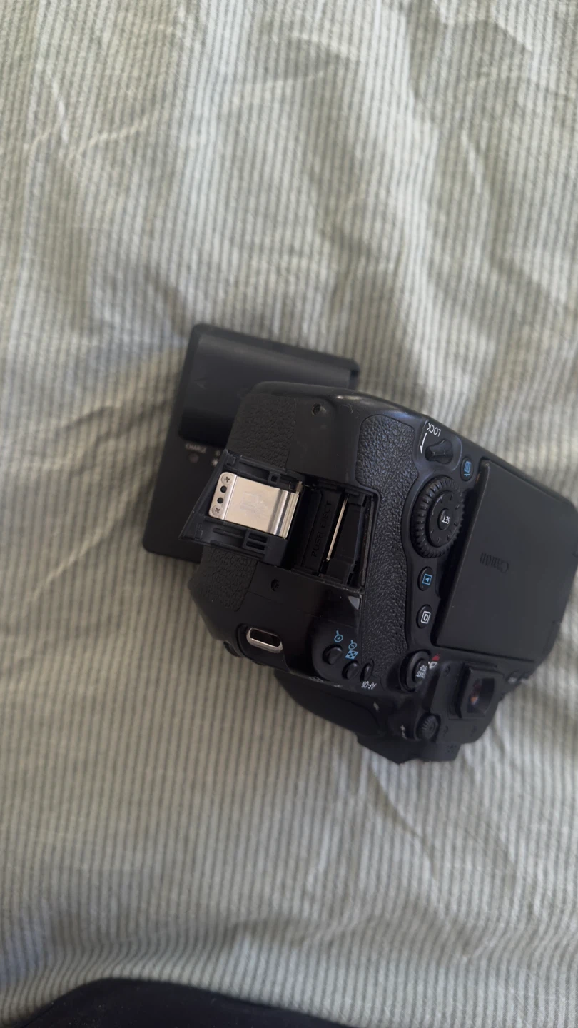 Canon EOS 80D DSLR Camera with Charger