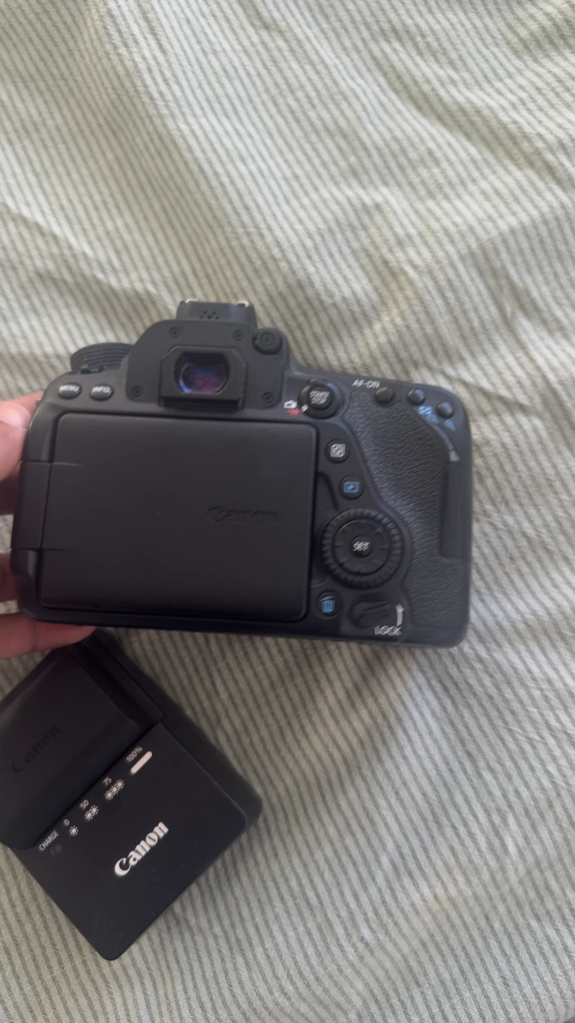 Canon EOS 80D DSLR Camera with Charger - photo 4