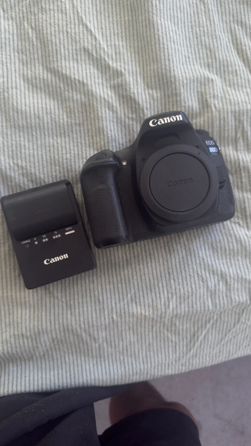 Canon EOS 80D DSLR Camera with Charger - photo 3
