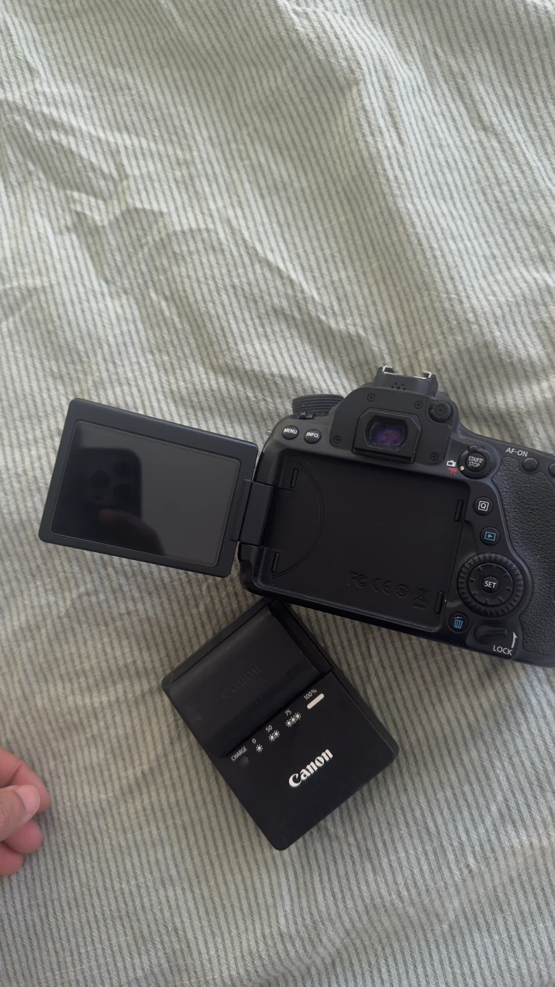 Canon EOS 80D DSLR Camera with Charger - photo 2
