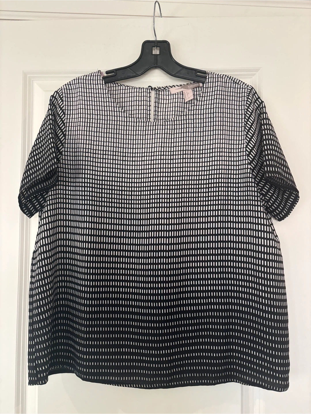Forever 21 Black & White Top - Size L