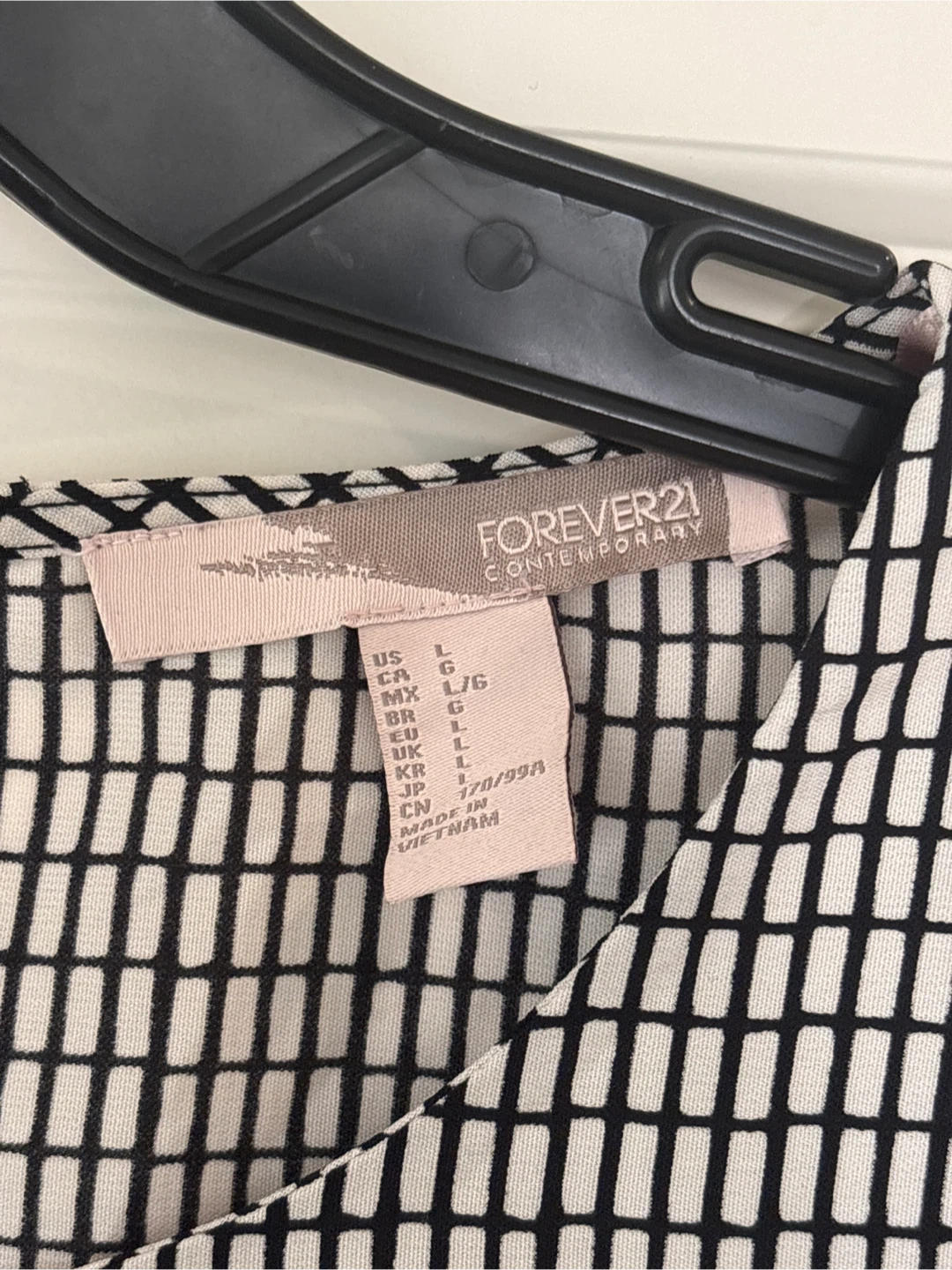 Forever 21 Black & White Top - Size L - photo 2