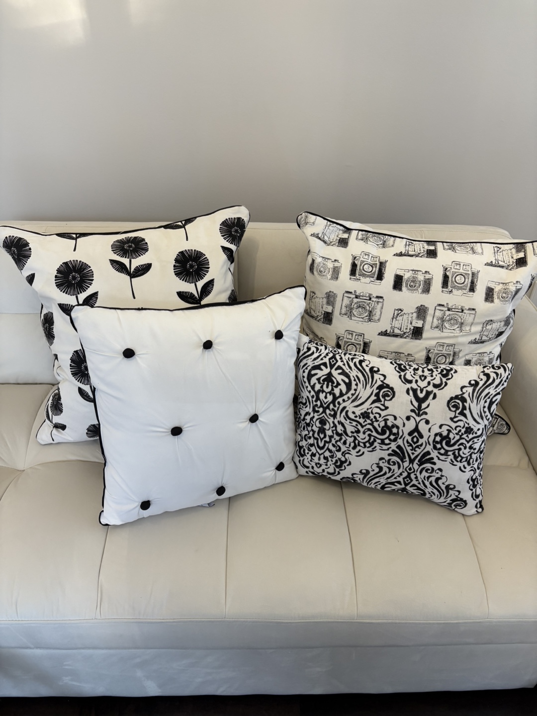 BLACK & WHITE ACCENT PILLOW BUNDLE EUC - photo 2
