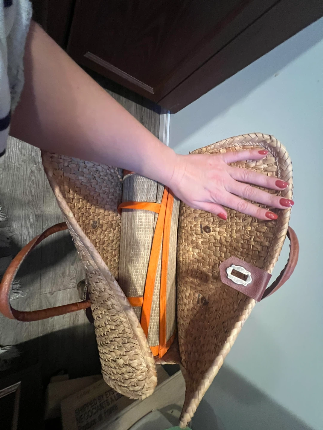 Vintage Wicker Picnic Basket with Leather Straps - photo 4