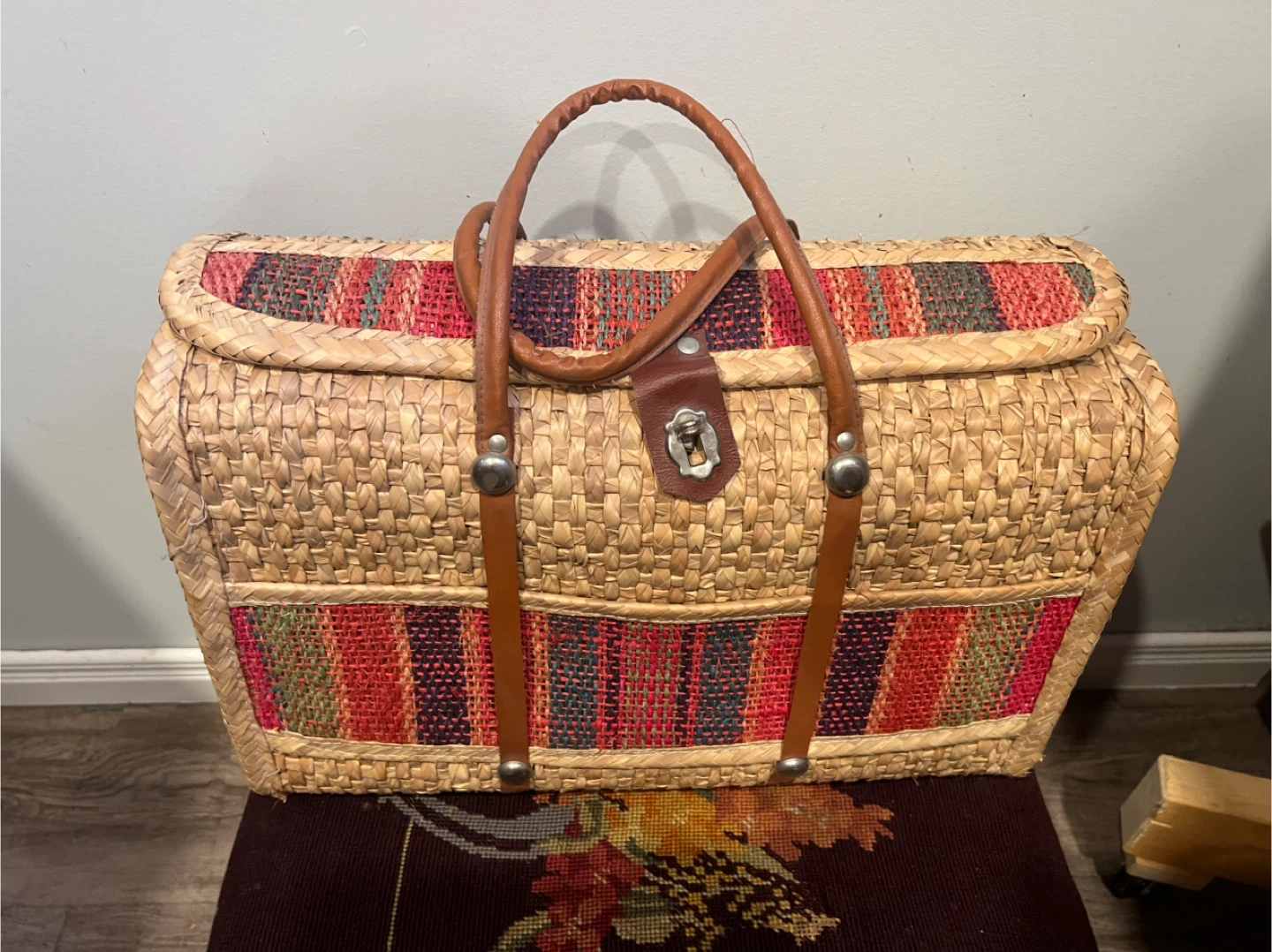 Vintage Wicker Picnic Basket with Leather Straps - photo 2