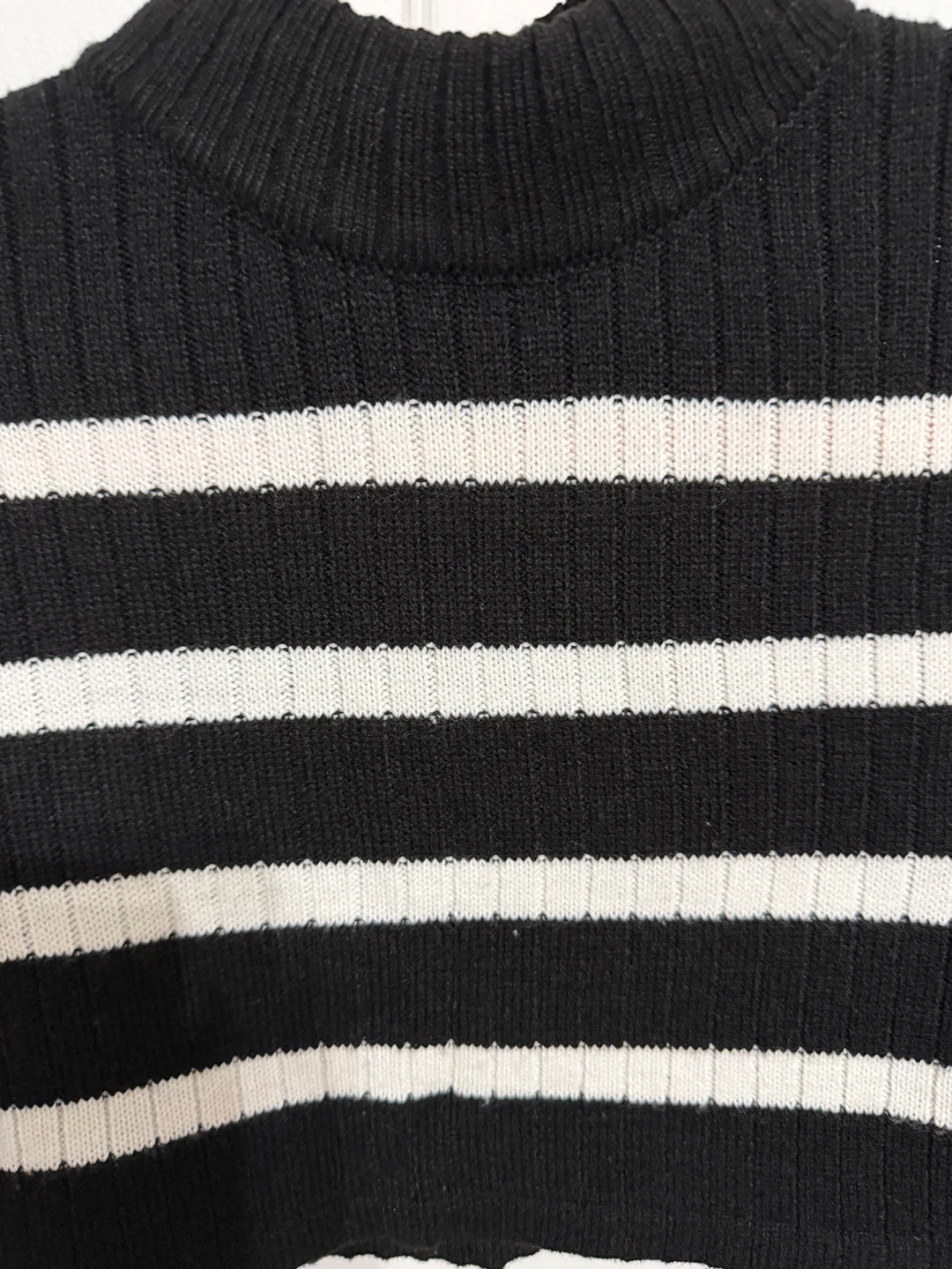 8/10-2 Long sleeve crop sweaters - photo 2