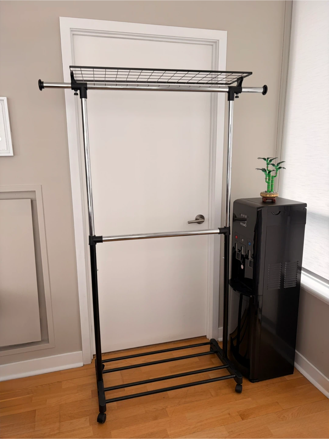 Extendable Clothing Rack 2-Tier Excellent Condition