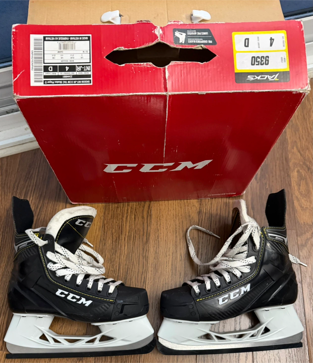 CCM Tacks 9350 Ice Hockey Skates - Size 4D - photo 3
