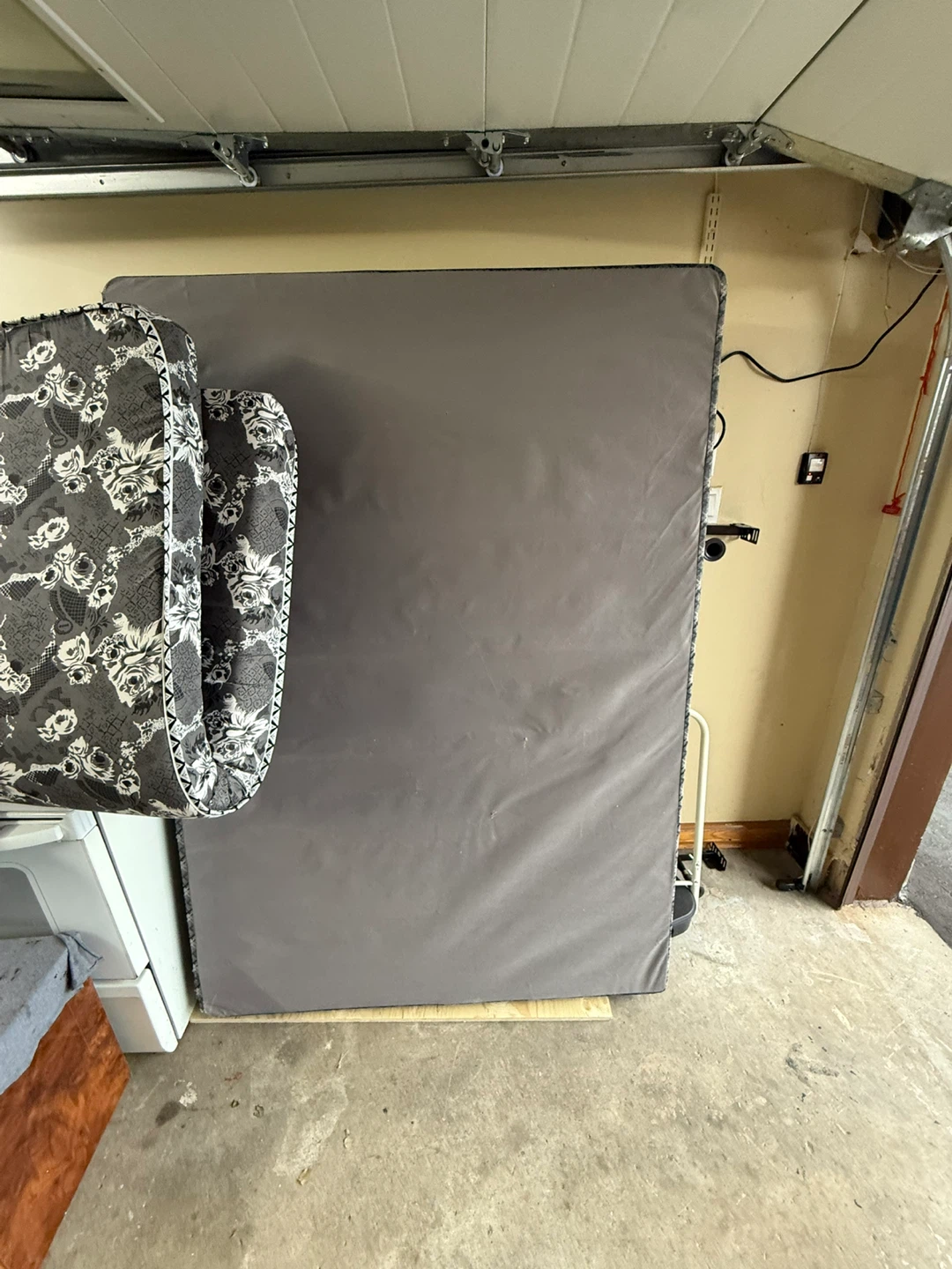 Double Size Bed Frame & Mattress - photo 5