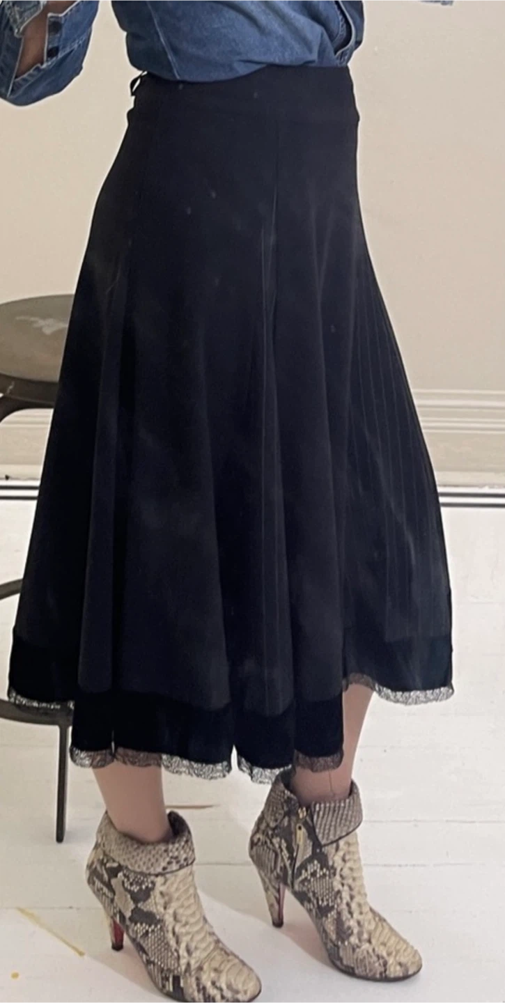 Spanner Black Skirt with Velvet and Lace Trim size 6 - photo 2