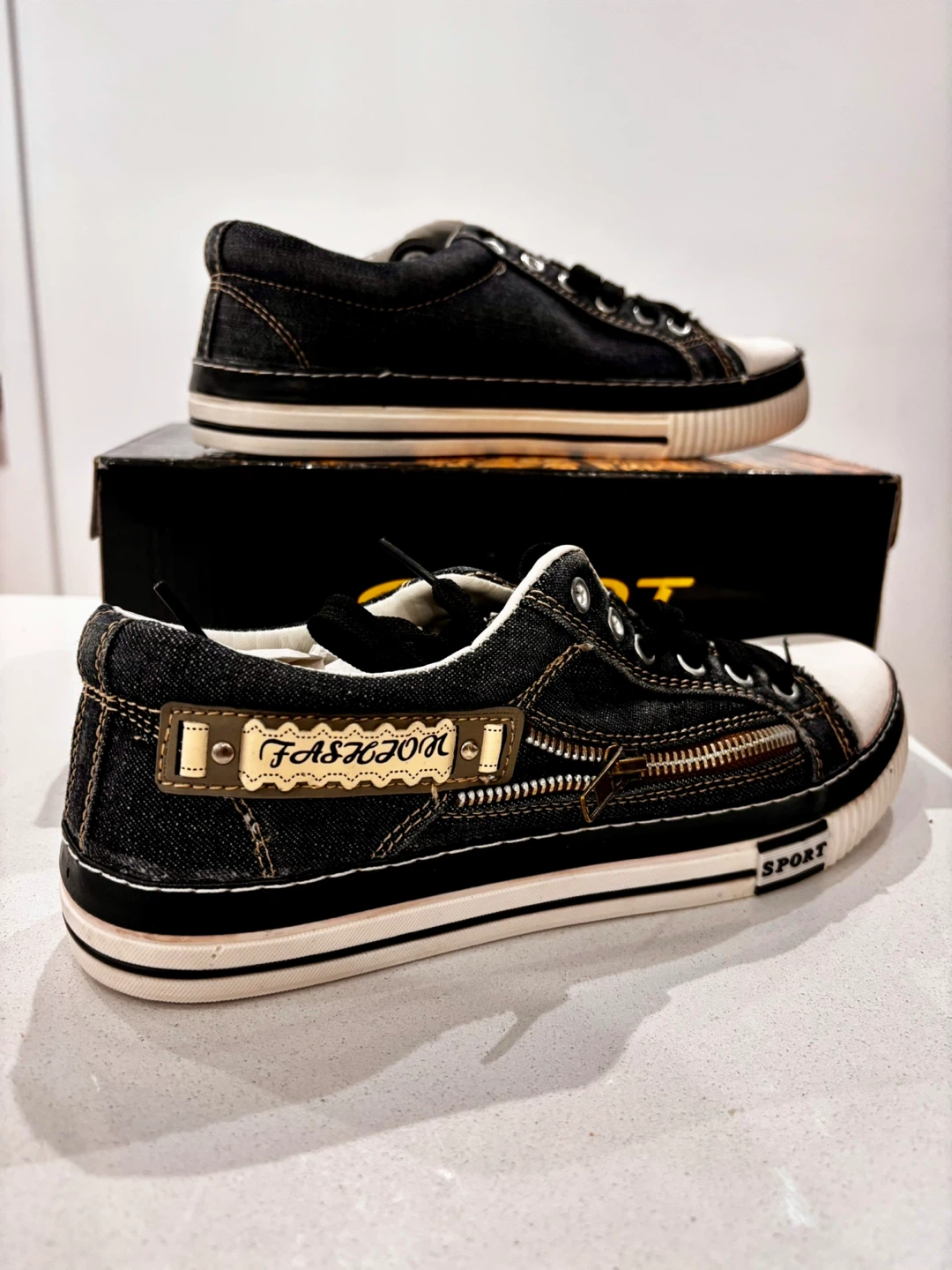 Chaussures style urbain – Taille 8 – Comme neuves
