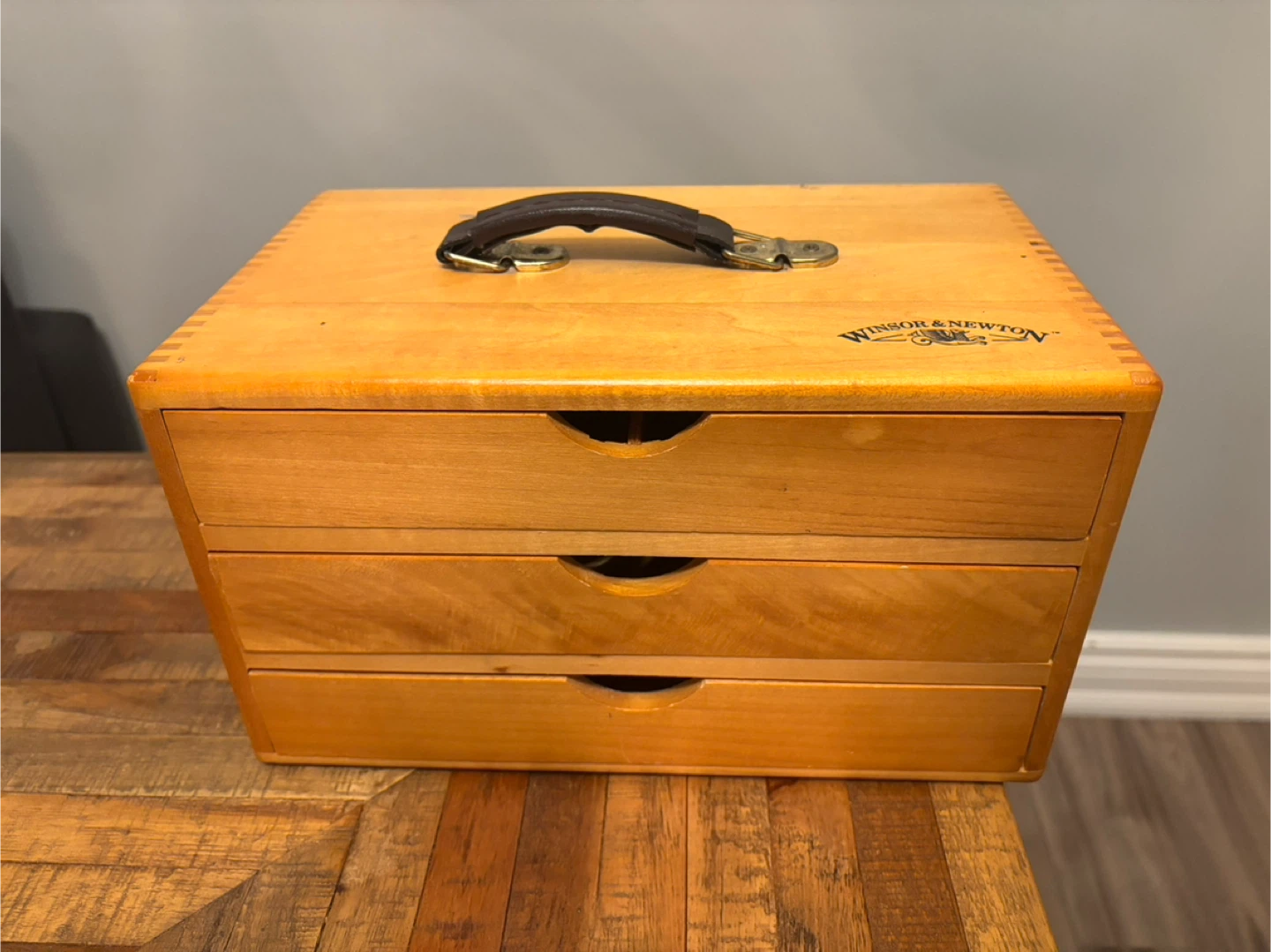 Winsor & Newton wooden artists’ paint box