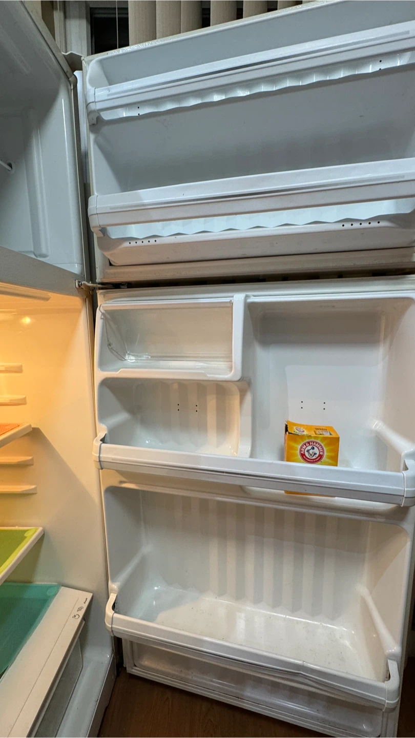 GE 28 in. 17.5 cu. ft. Top Freezer Refrigerator - photo 5