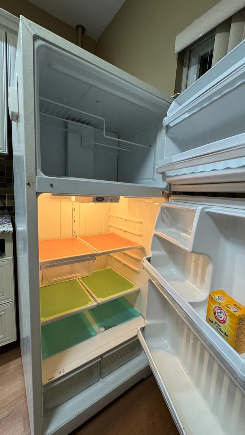 GE 28 in. 17.5 cu. ft. Top Freezer Refrigerator - photo 4