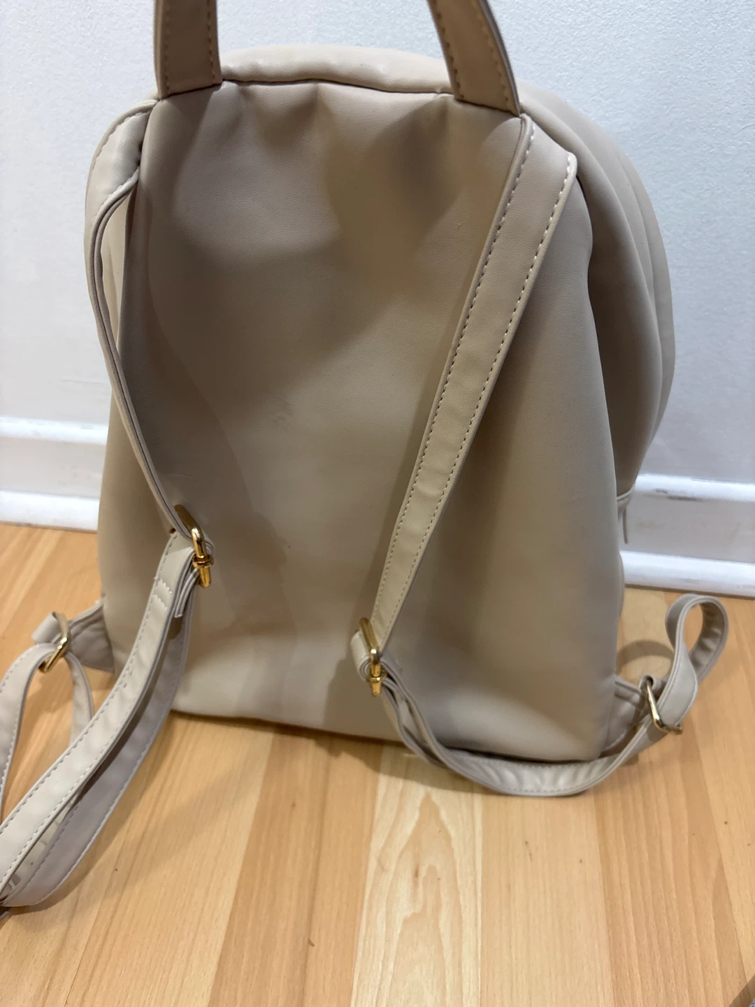 Beige Quilted Backpack with Gold Chain - photo 3