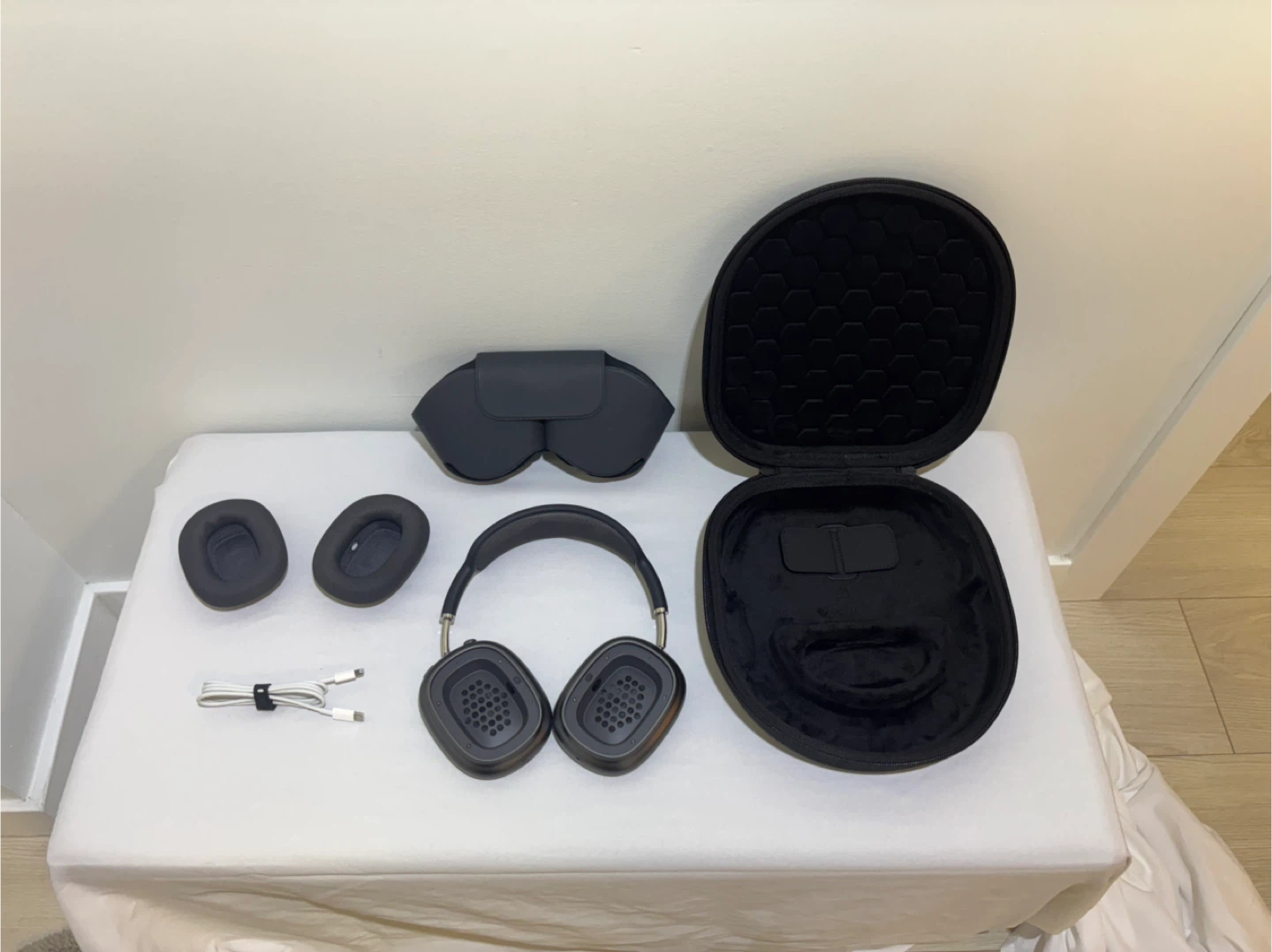 Apple AirPods Max + Smart Case & Protective Hard Case - photo 2