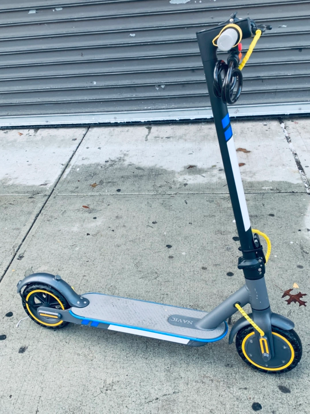 NAVIG Electric Scooter -bran new condition run fast 30 mph