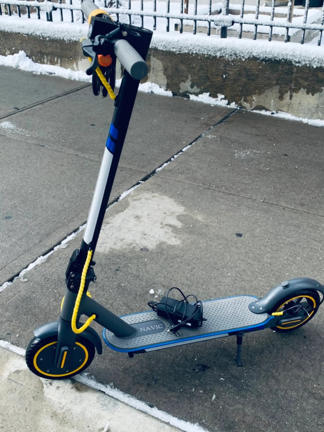 NAVIG Electric Scooter -bran new condition run fast 30 mph - photo 2
