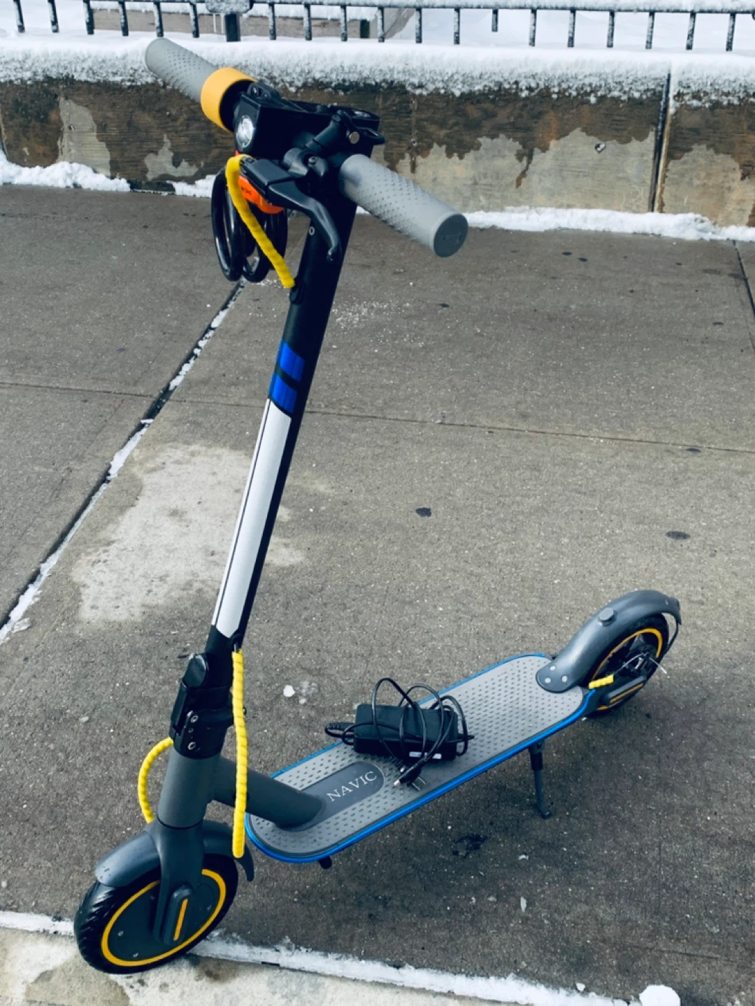 NAVIG Electric Scooter -bran new condition run fast 30 mph - photo 3