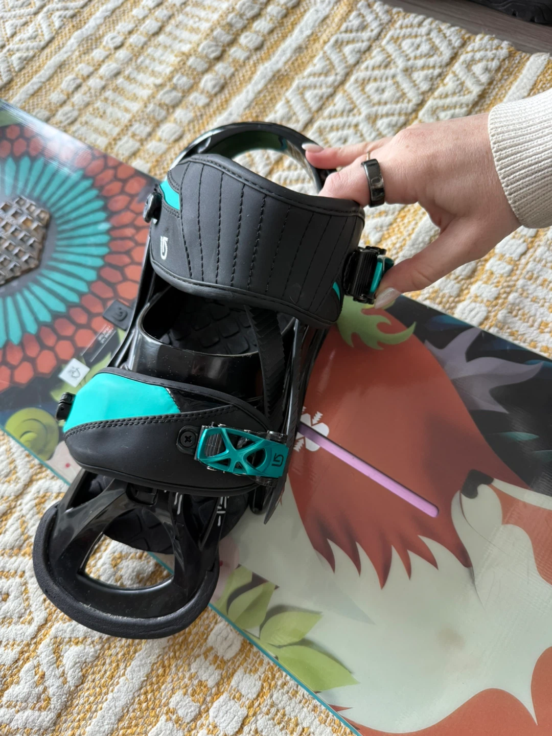 Burton Women’s Snowboard Package – Board, Bindings, Boots & Bag - photo 2