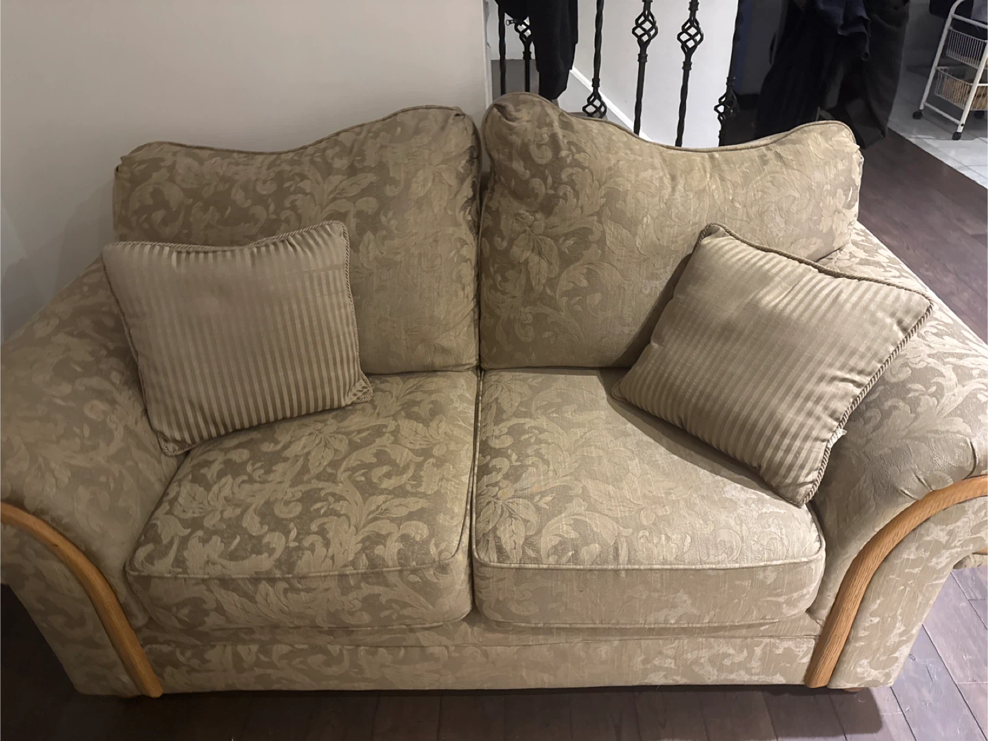 3 Floral Patterned Couches - photo 2