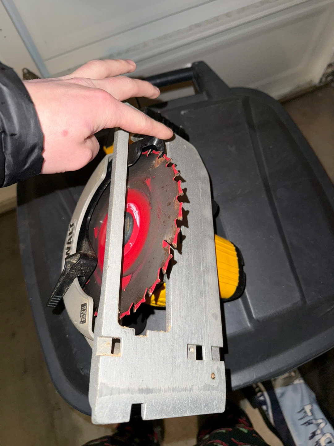 DeWalt 20V MAX 4.0Ah Cordless Circular Saw - photo 3