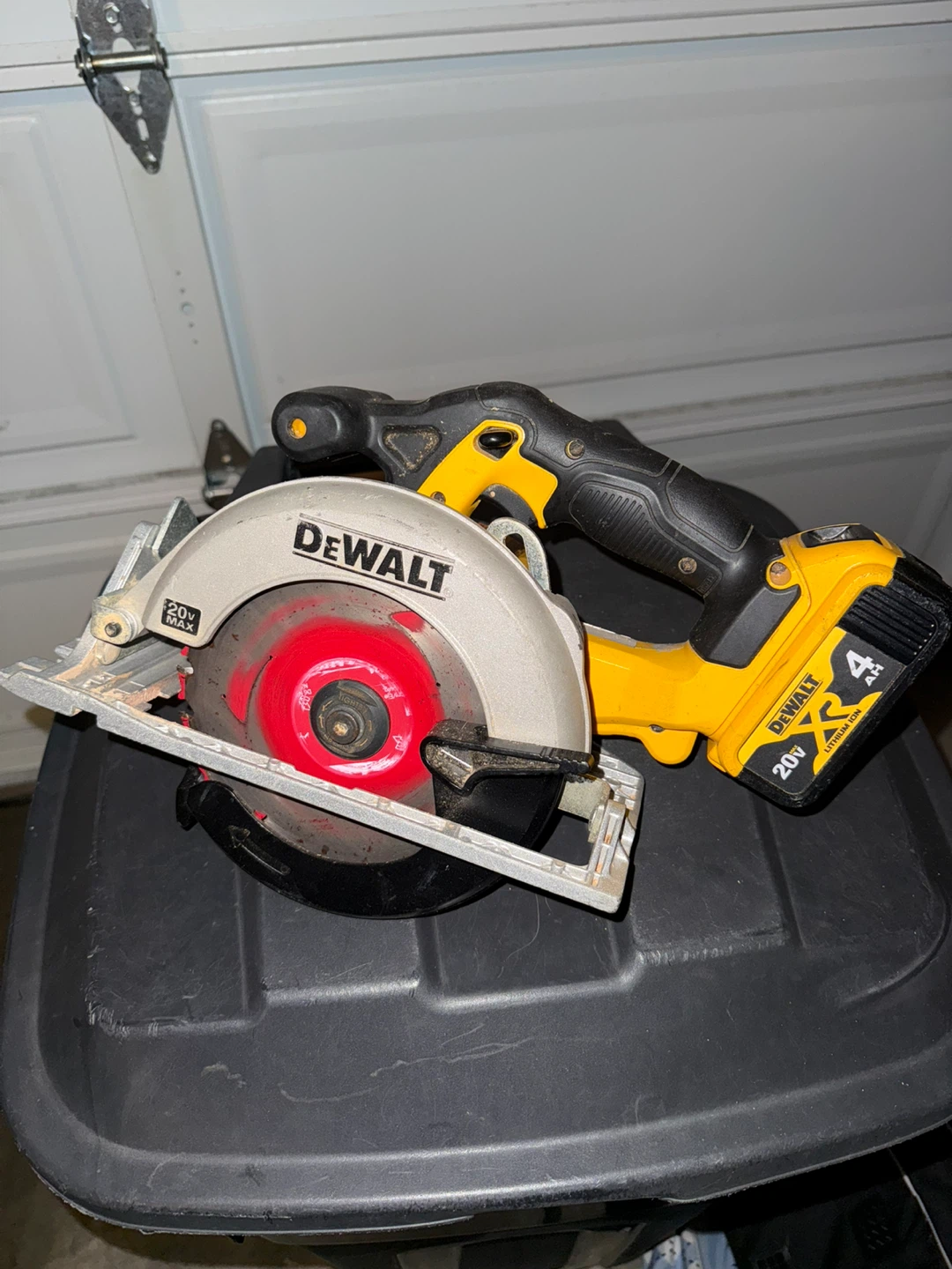 DeWalt 20V MAX 4.0Ah Cordless Circular Saw