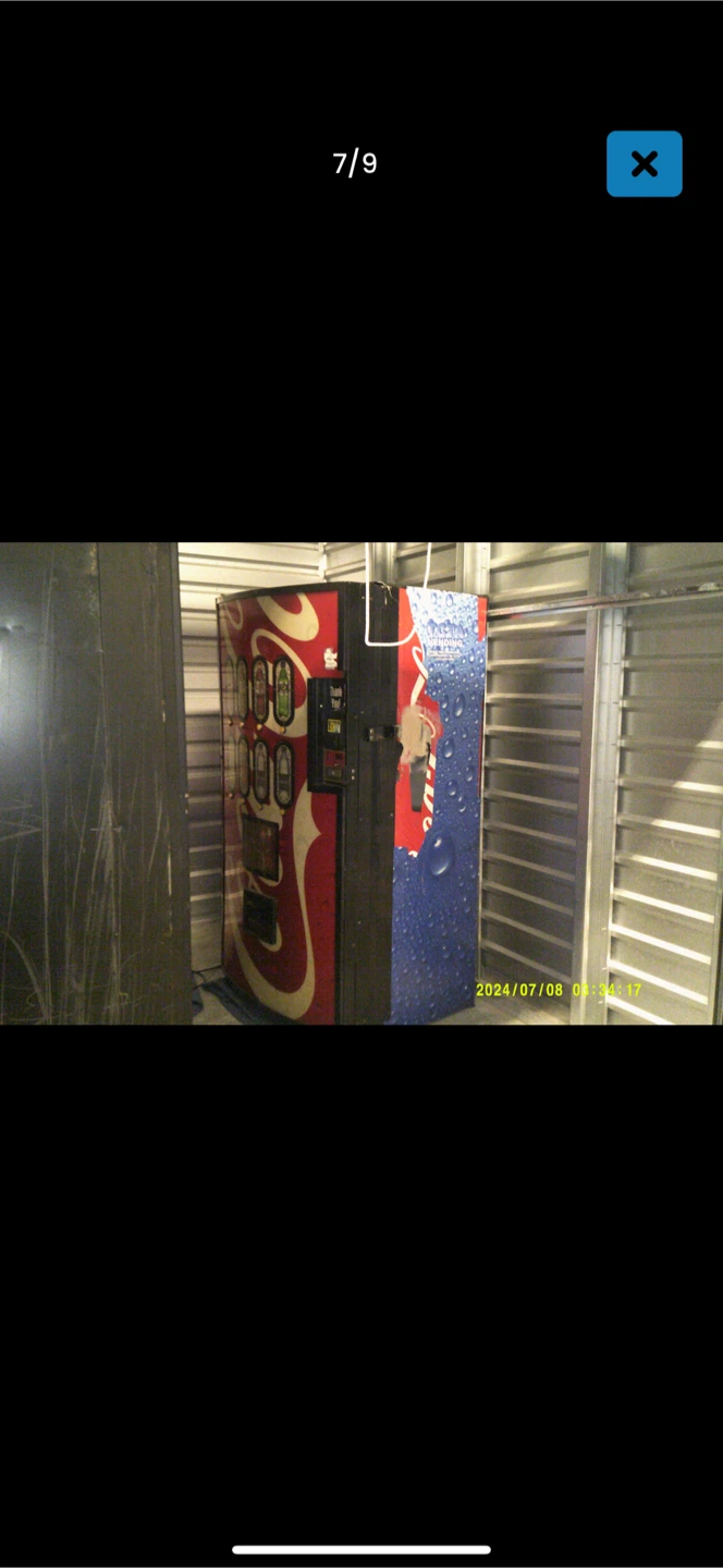 Coca-Cola Vending Machine - photo 2