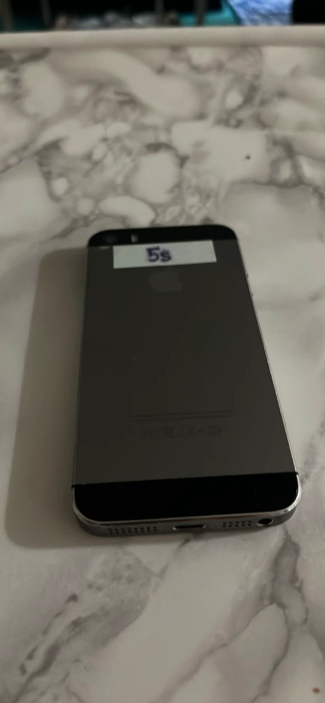iPhone 5s - Great Condition! - photo 3