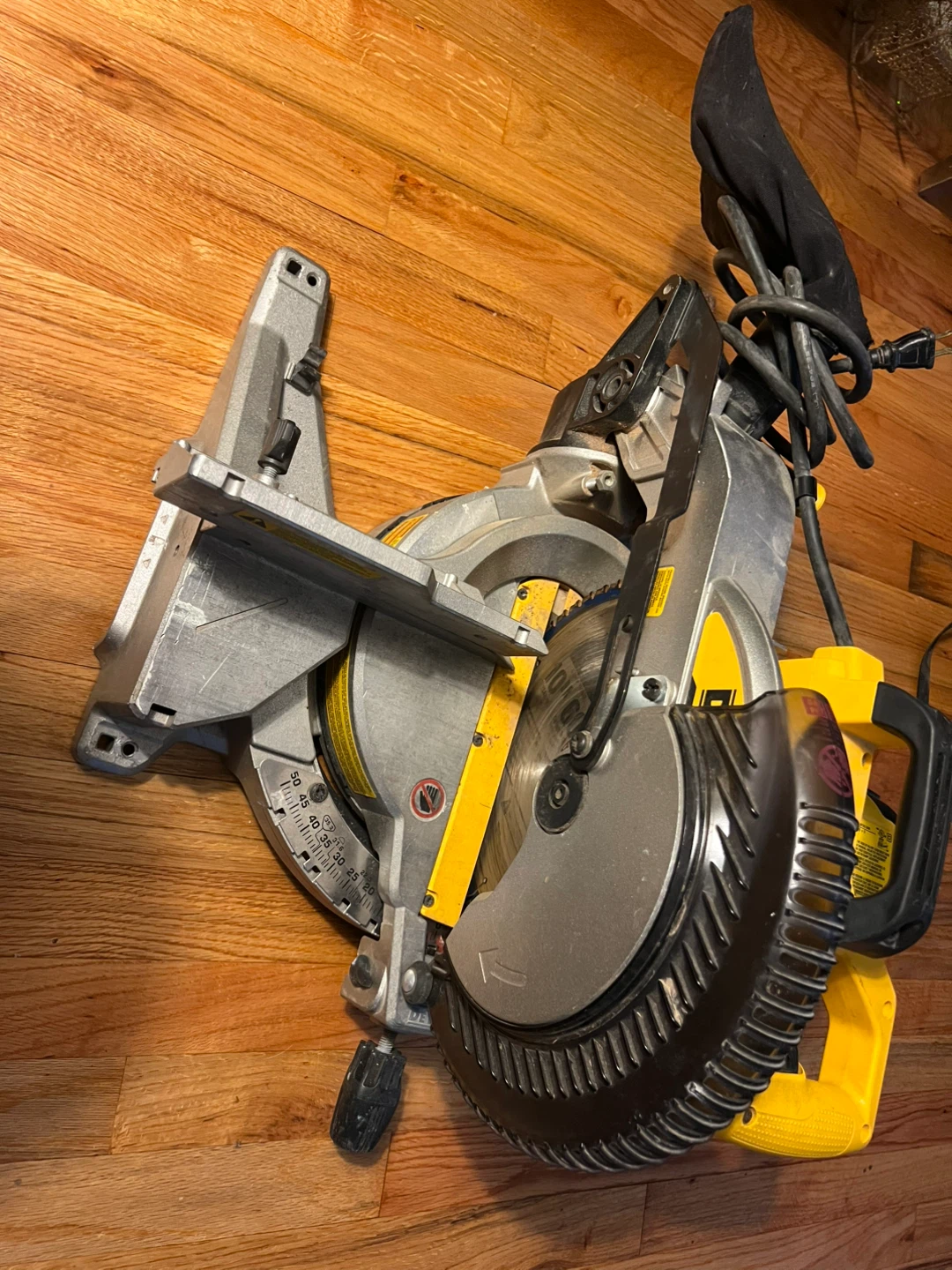 DeWalt DWS713 10" Compound Miter Saw - photo 4